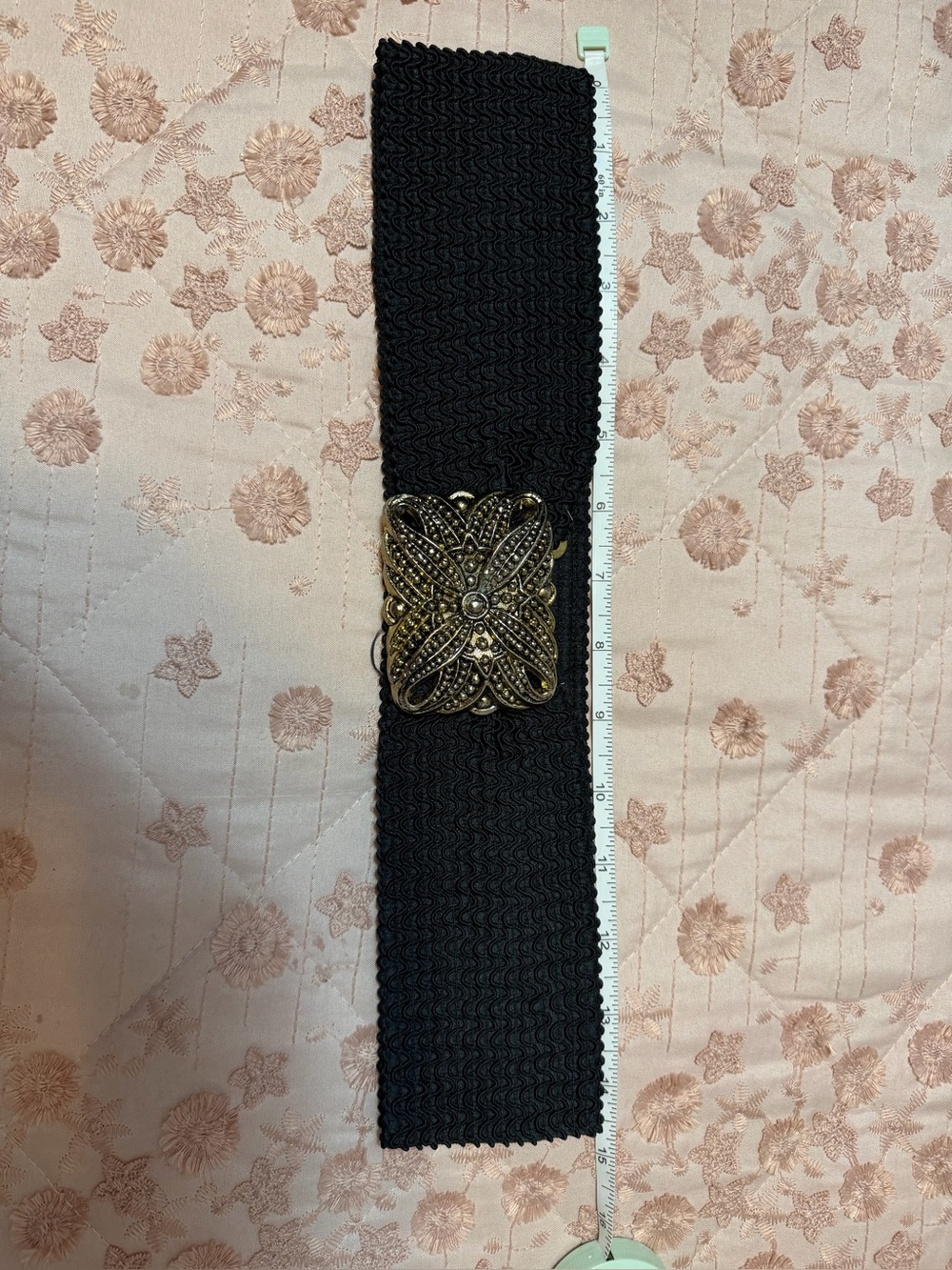 VINTAGE 1980s Style Wide Elastic Statement Cinch belt with vintage ornate buckle